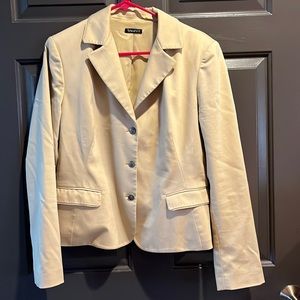 Tahari beige 3 button blazer with two front pockets